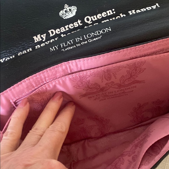 Black Quilted Chain Shoulder Bag - Picture 8 of 10